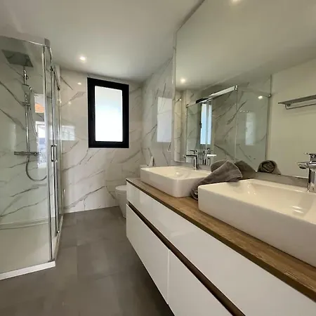 3 Bed With Sea Views * Εστεπόνα