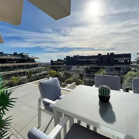 דירה 3 Bed With Sea Views *