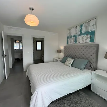 3 Bed With Sea Views דירה *