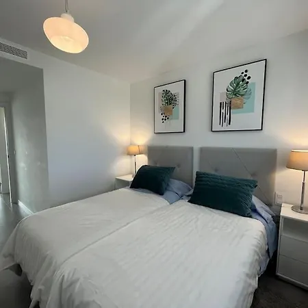 3 Bed With Sea Views דירה אסטפונה