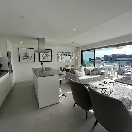 3 Bed With Sea Views דירה *