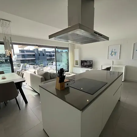 3 Bed With Sea Views דירה *